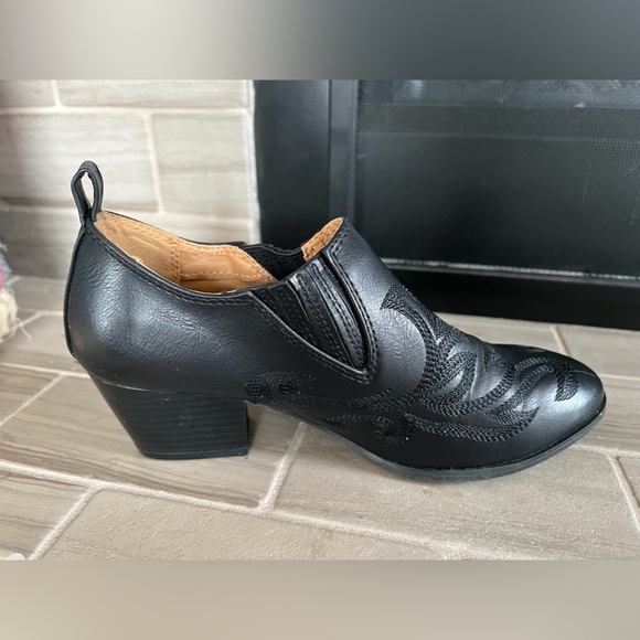 *LEFT SHOE ONLY*. Qupid Leather Western Heeled Ankle Booties Womens Size 8.5 - Picture 3 of 6